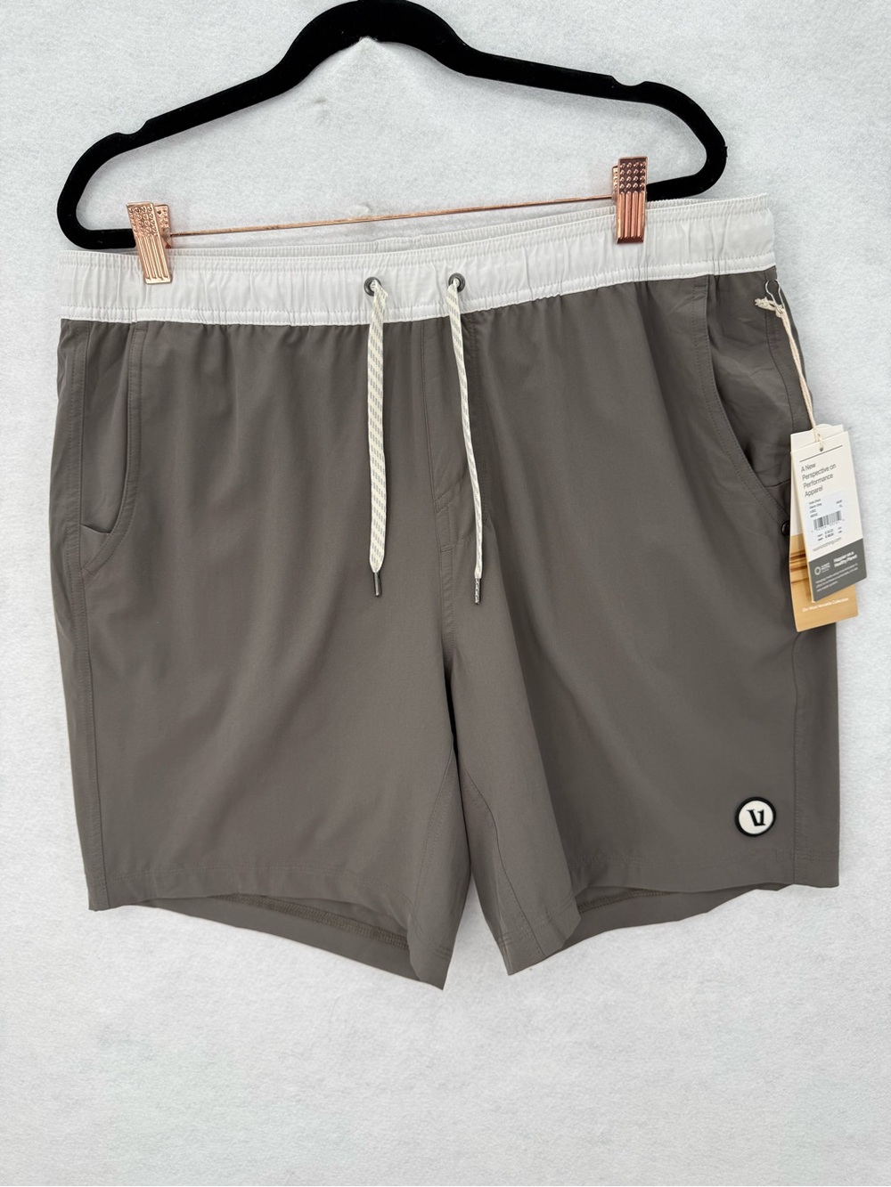 NWT Vuori Men’s Active Shorts Kore Performance Shorts  7.5" XL Warm Grey V302